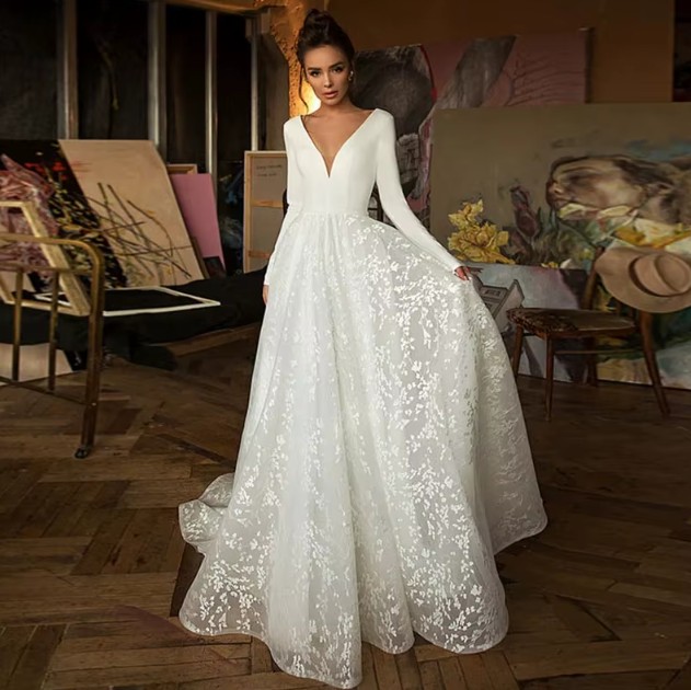 Langarm A Linie Brautkleid Elisabet mit Rückenausschnitt und Spitzen Applikationen