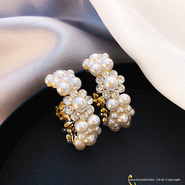 Runde Perlen Ohrringe Benedikta für die Braut