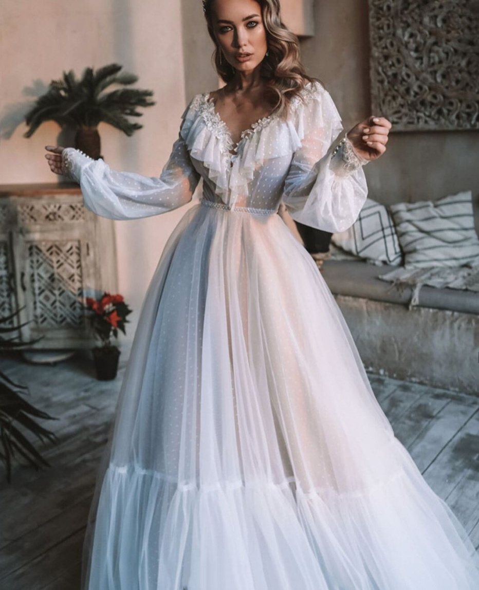 Boho Style Brautkleid Aileen mit V-ausschnitt und Tüll