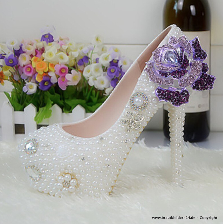 Perlen Brautschuhe Abendschuhe mit Kristall Blume in Lila