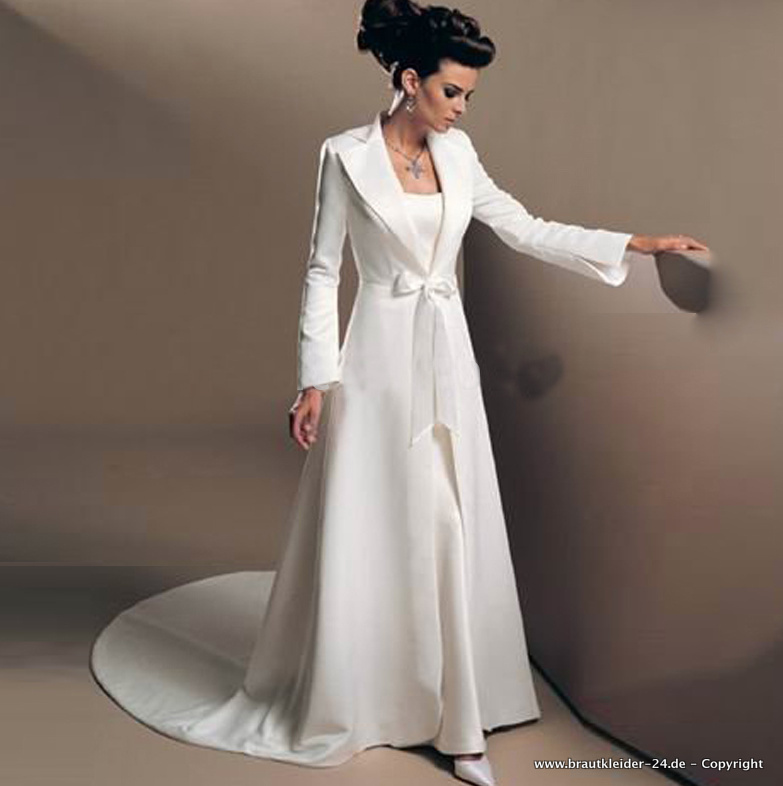 Langer Mantel in Weiß für die Braut zum Binden