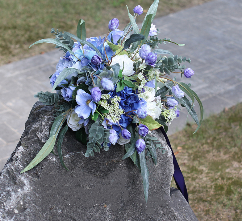 Boho Style Hochzeit Bouquet Brautstrauß in Blau Weiß mit Seiden Blumen