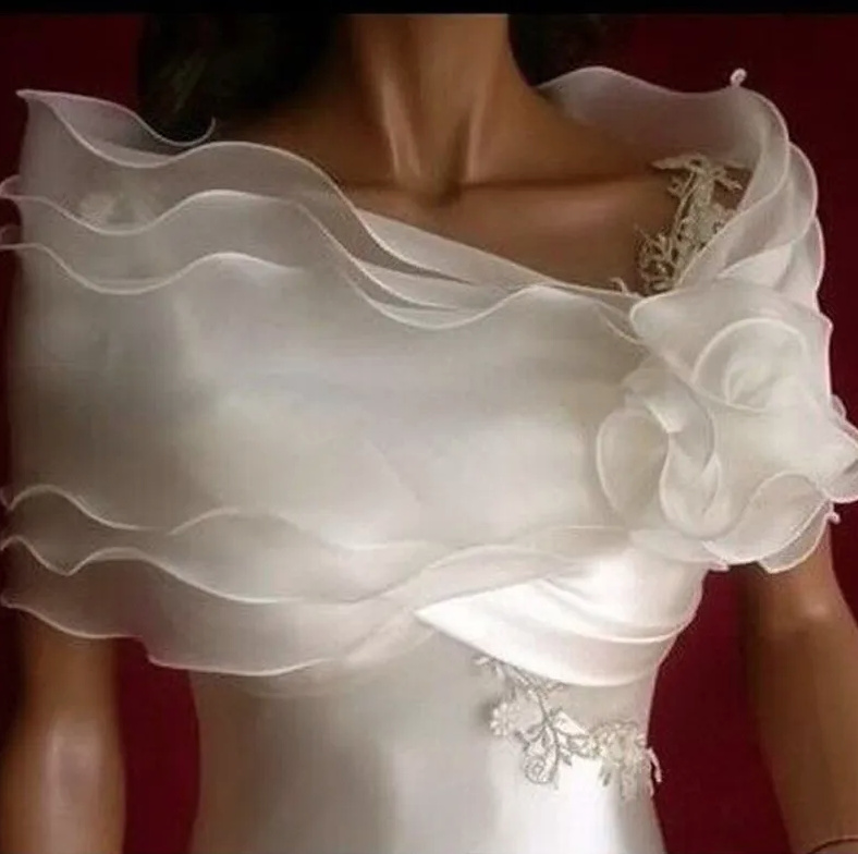 Braut Rüschen Bolero Schal mit Blume in Weiß