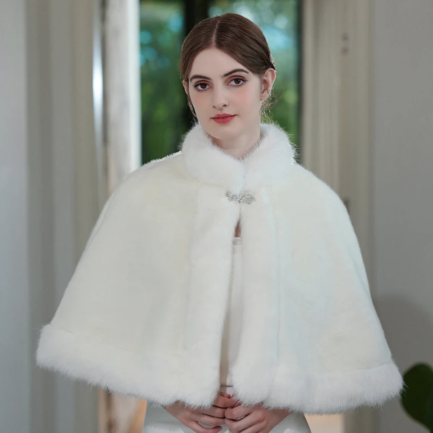 Kunstpelz Braut Cape Bolero Jacke in Weiß für den Winter