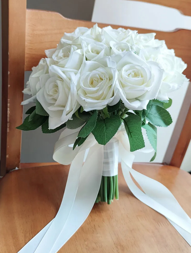 Hochzeit Bouquet Brautstrauß Kea mit Weiße Rosen