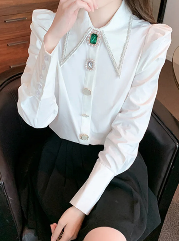 Elegante Damen Bluse für den Standesamt in Weiß mit Perlen und Strass