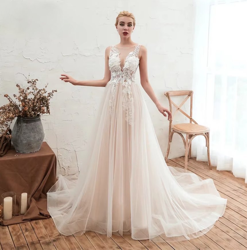 Chiffon Brautkleid Davina mit Schlitze und Schleppe