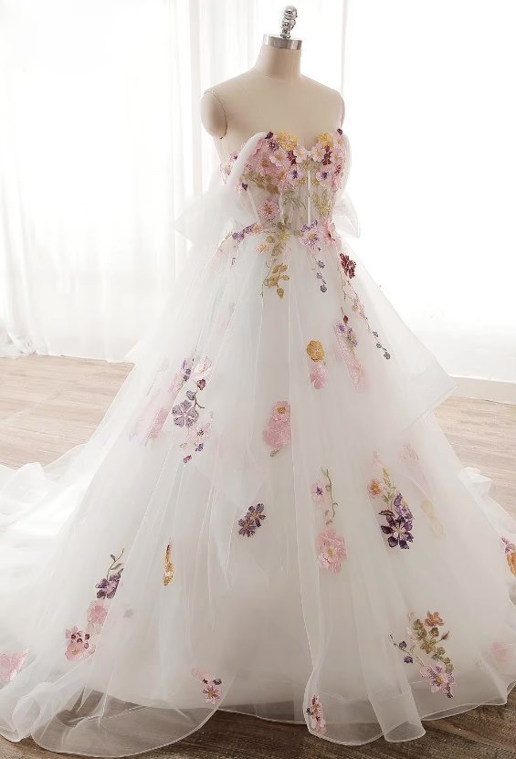 Schulterfreies A Linie Brautkleid Dorisa mit Bunte Blumen Stickereien