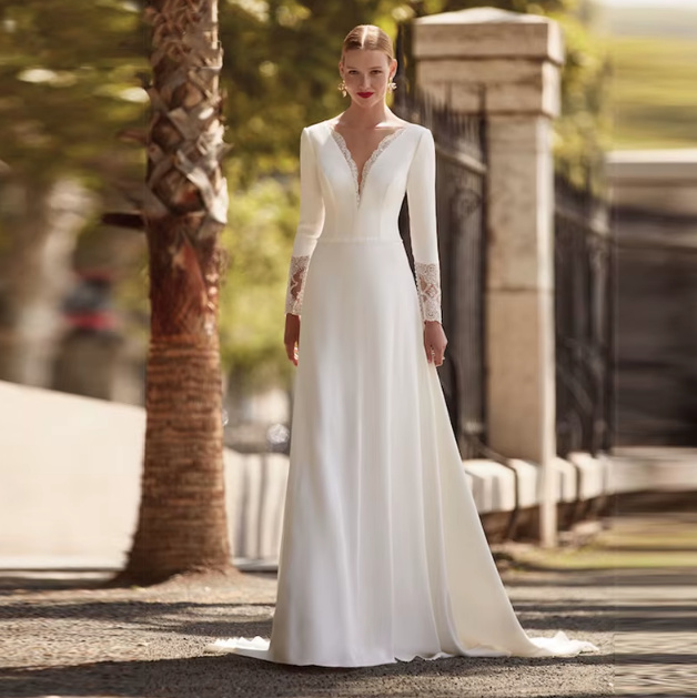  A Linie Boho Brautkleid Emielia mit V Ausschnitt Spitze und Schleppe