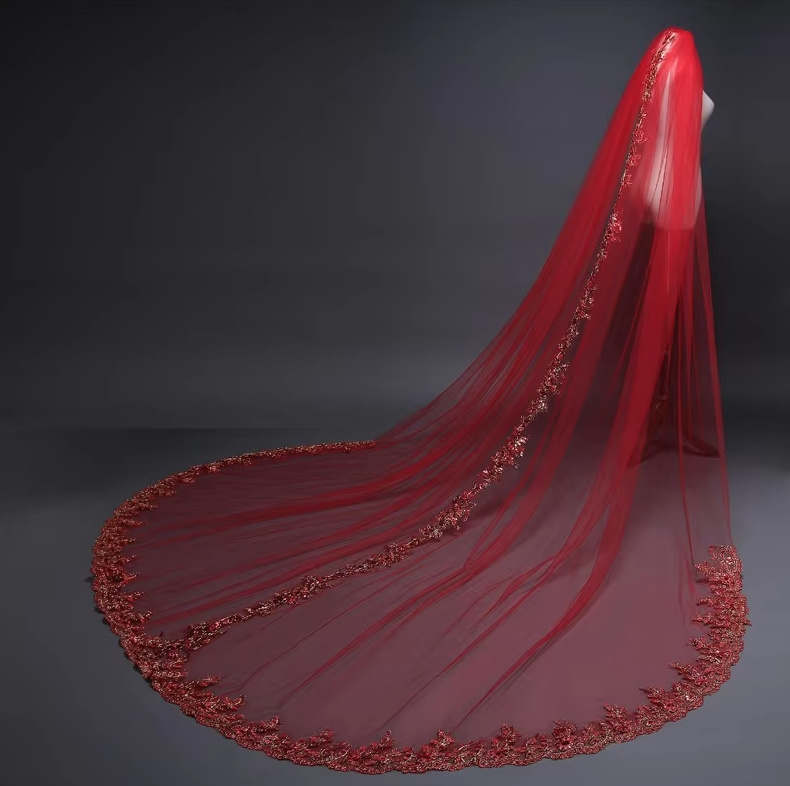 Brautschleier Emmelie 300cm in Rot mit Klassischen Applikationen
