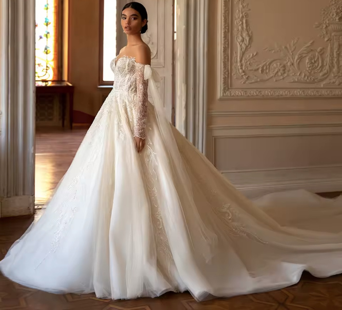 Schulterfreies Brautkleid Esmé mit Lingerie Oberteil und Ärmeln aus Spitze