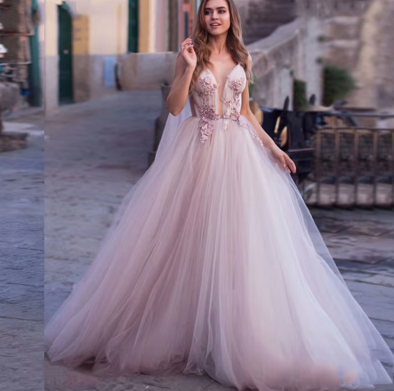 A-Linie Spaghettiträger Brautkleid Eike mit Schleppe Spitze und Perlen Applikationen