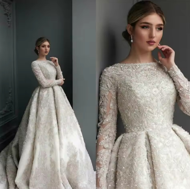 Langarm Pailletten Brautkleid Eireann mit Schleppe und Applikationen