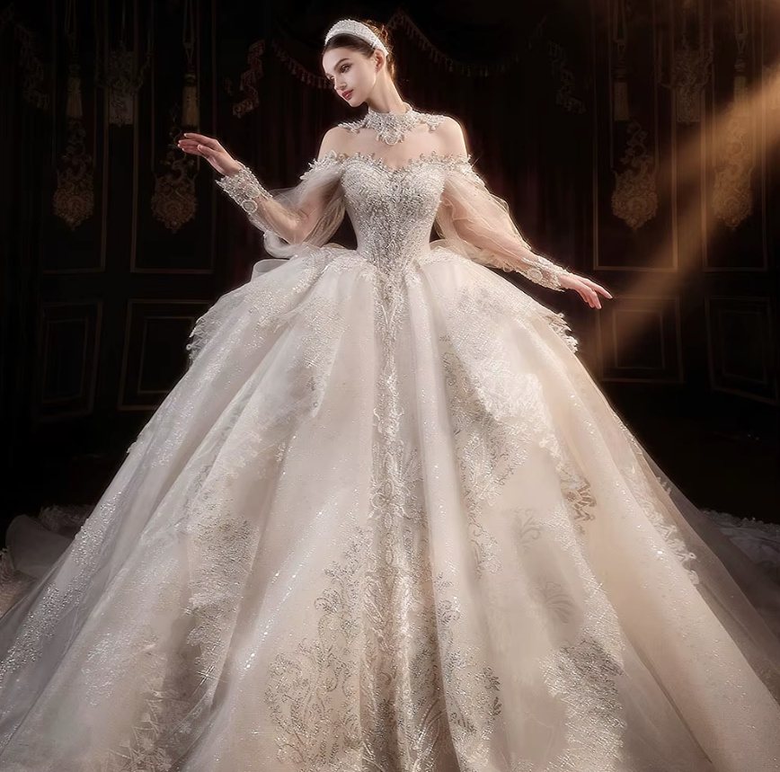 Langarm Prinzessinnen Luxus Brautkleid Finn mit Spitze Perlen Strass Applikationen 