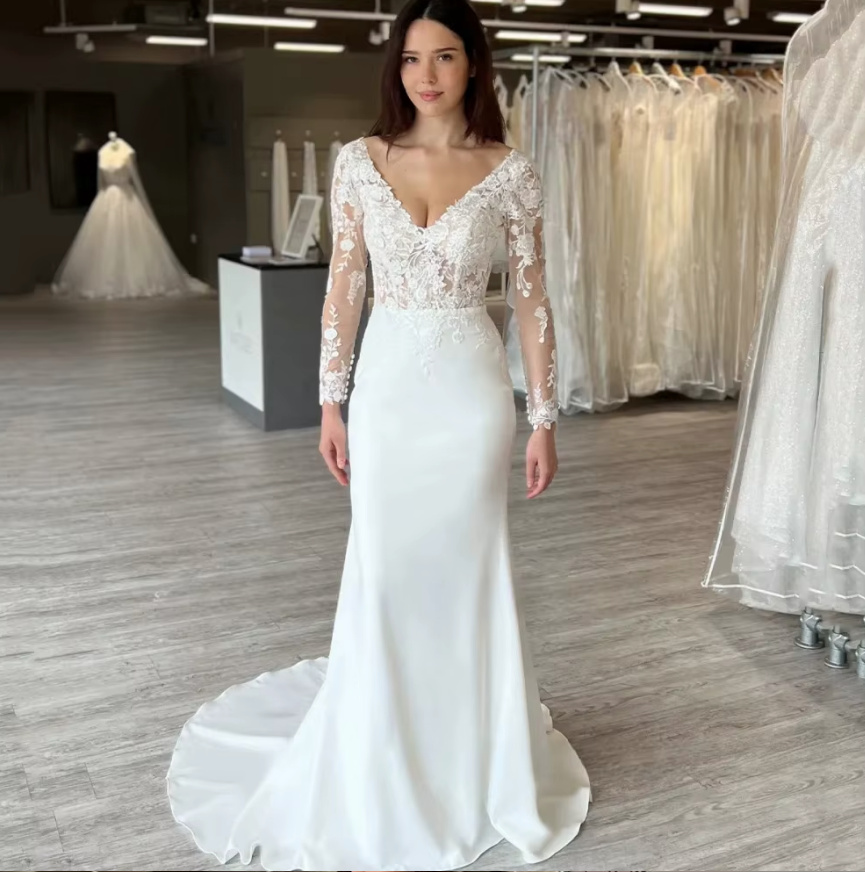 V Ausschnitt I Linie Brautkleid Friderun mit Ärmeln aus Spitze und Schleppe