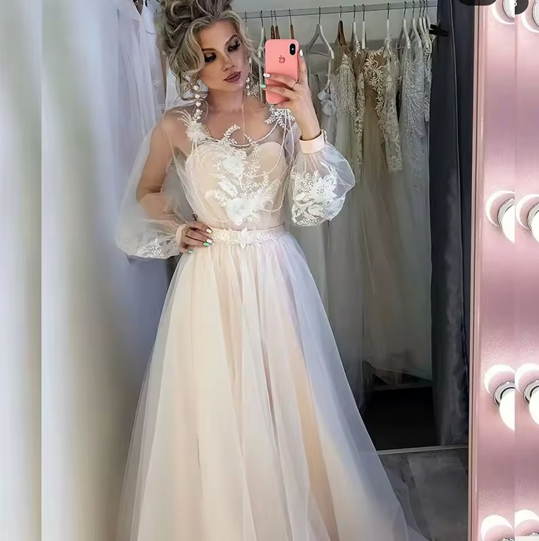 A Linie Brautkleid Fanny in Elfenbein mit Puffärmel und Stickereien