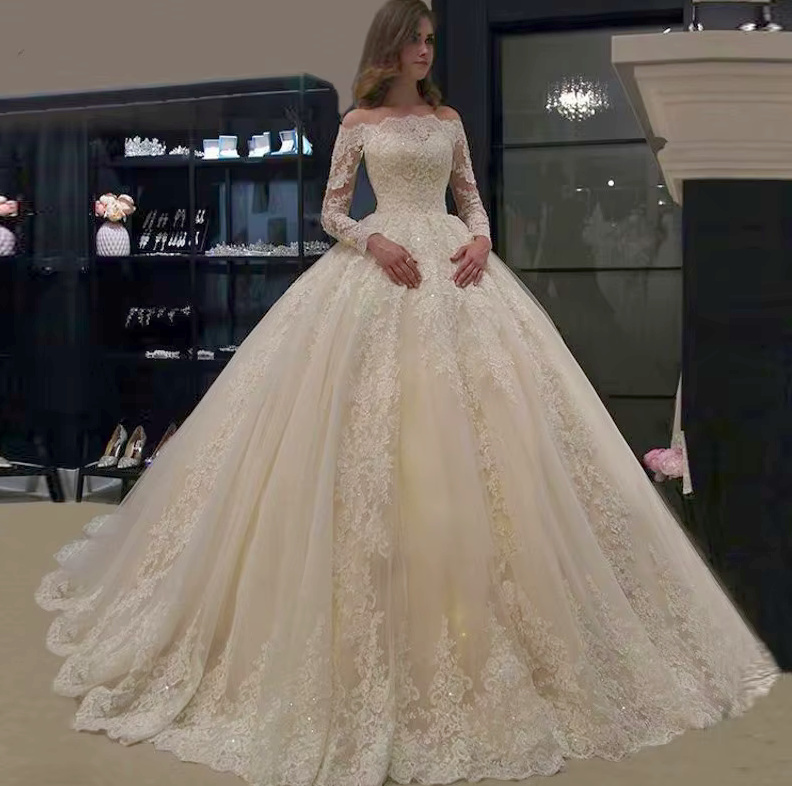 Ball Linie Luxus Brautkleid Gustave mit Ärmel und Applikationen