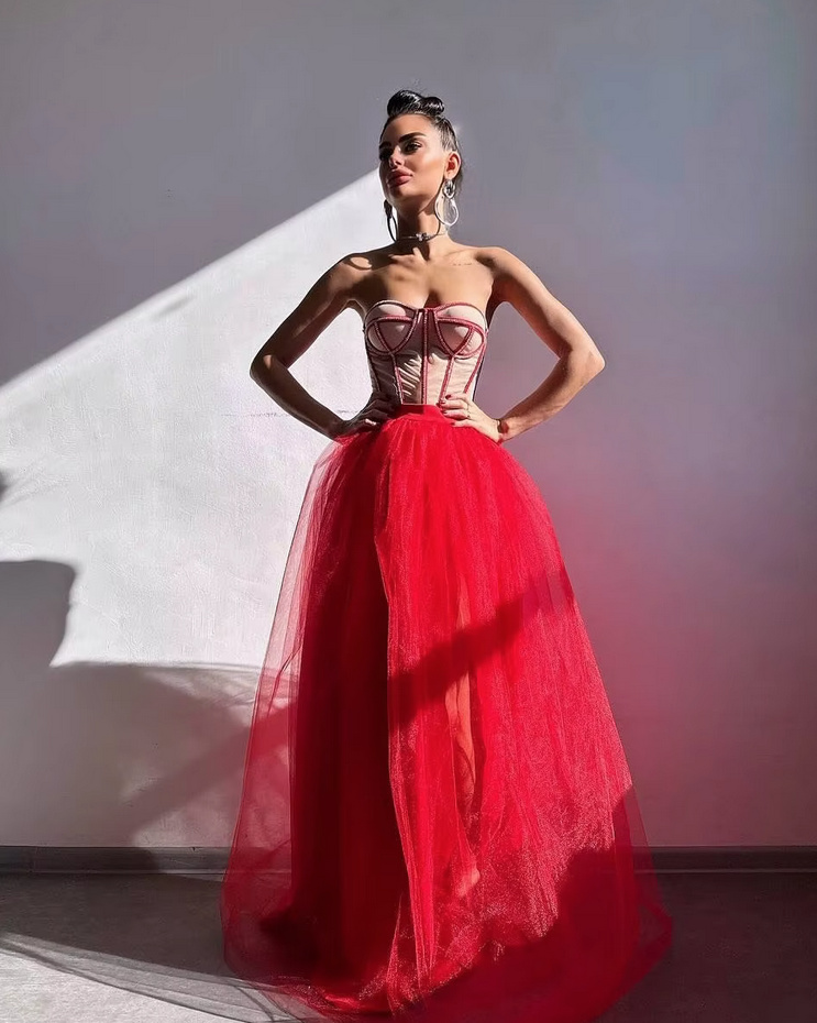 Schulterfreies Brautkleid Geena mit Lingerie Oberteil und Tüll Rot