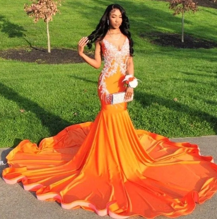 Meerjungfrau Satin Brautkleid in Orange mit Spitze und Schleppe