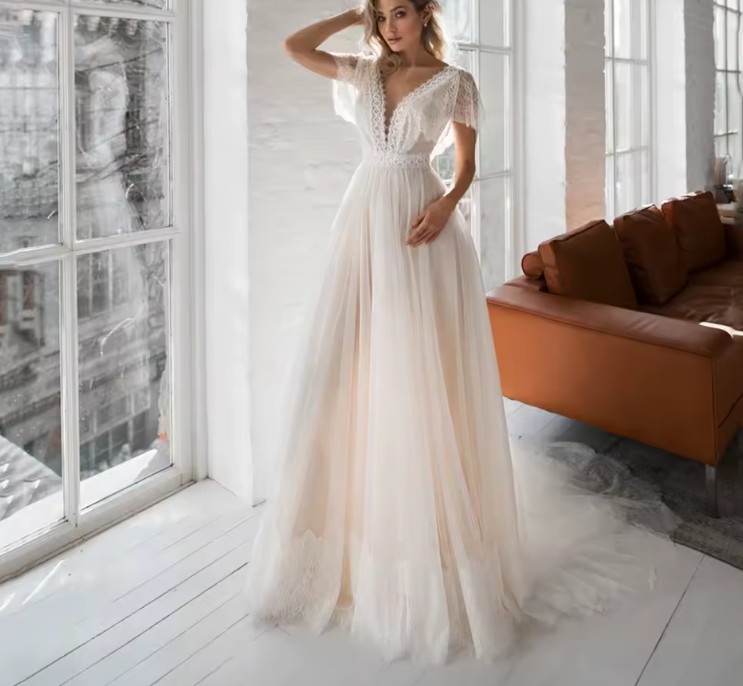 Boho Style Empire Brautkleid Hanneke aus Tüll mit Schleppe