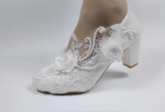 Brautschuhe Braut Pumps Heinke mit Block Absatz Spitze und Blumen