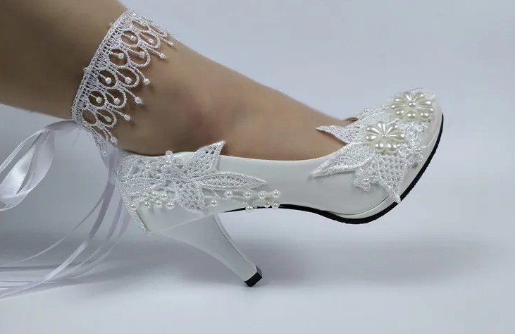 Brautschuhe Hochzeitsschuhe Hila mit Spitze und Perlen