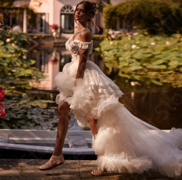 Schulterfreies Vokuhila Brautkleid Helmina Tüll Rock Abnehmbar