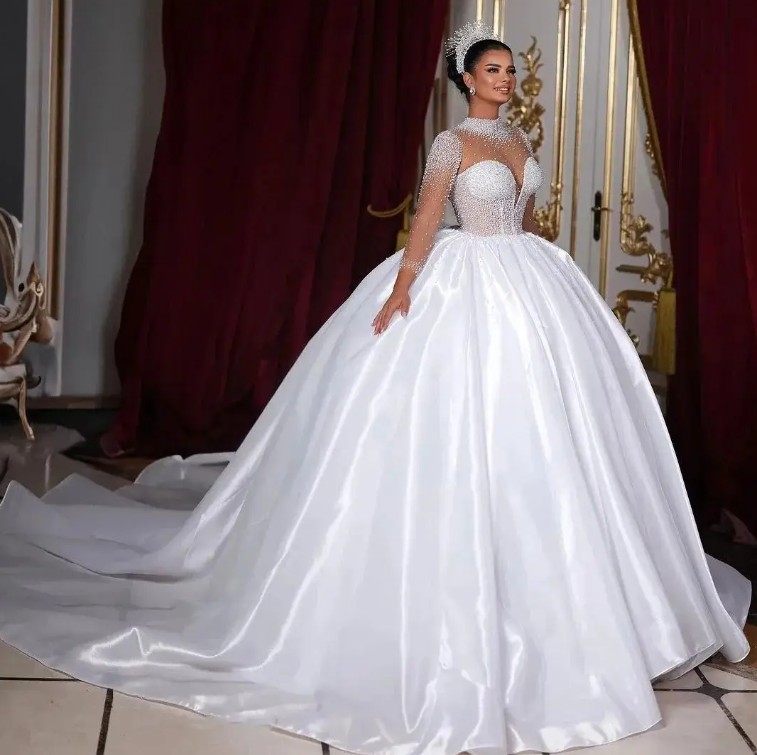 Ball Linie Brautkleid Hedwig mit Tattoo Ärmeln Perlen und Schleppe