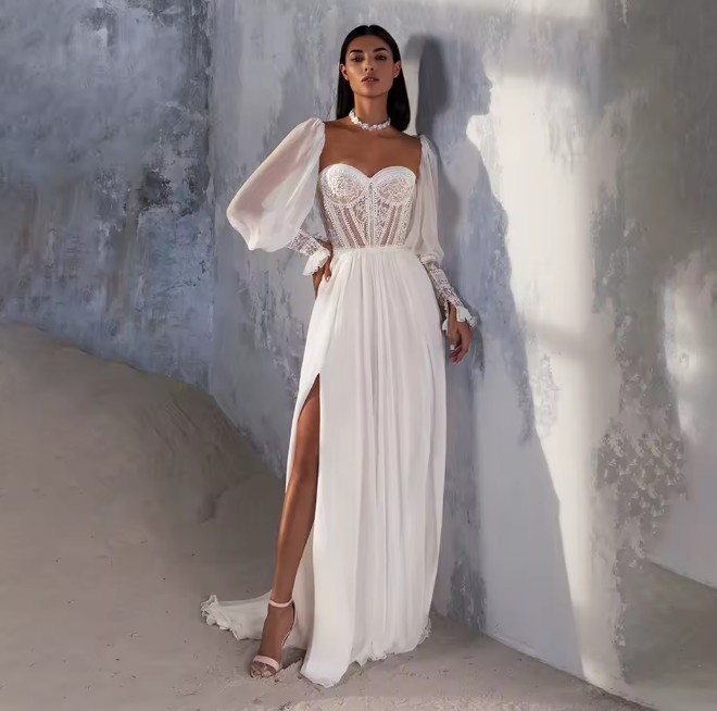 A Linie Brautkleid Hilke mit Lingerie Oberteil Schlitz und Perlen