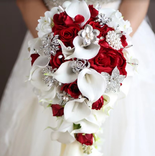 Wasserfall Braut Perlen Strauß Blumenstrauß Cala und Rosen Imke