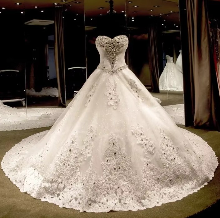 Schulterfreies Prinzessin Glitzer Brautkleid Pompös mit Strass Spitze und Schleppe