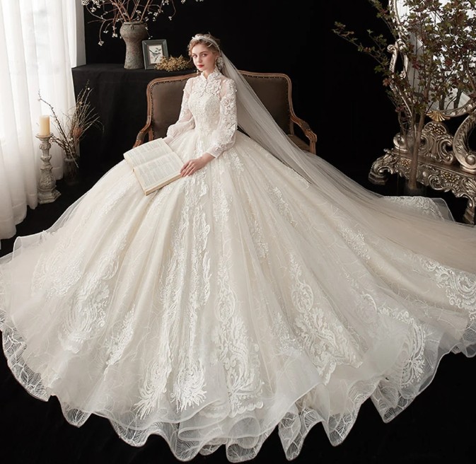 Langarm Perlen Blumen Brautkleid Idabella mit Schleppe