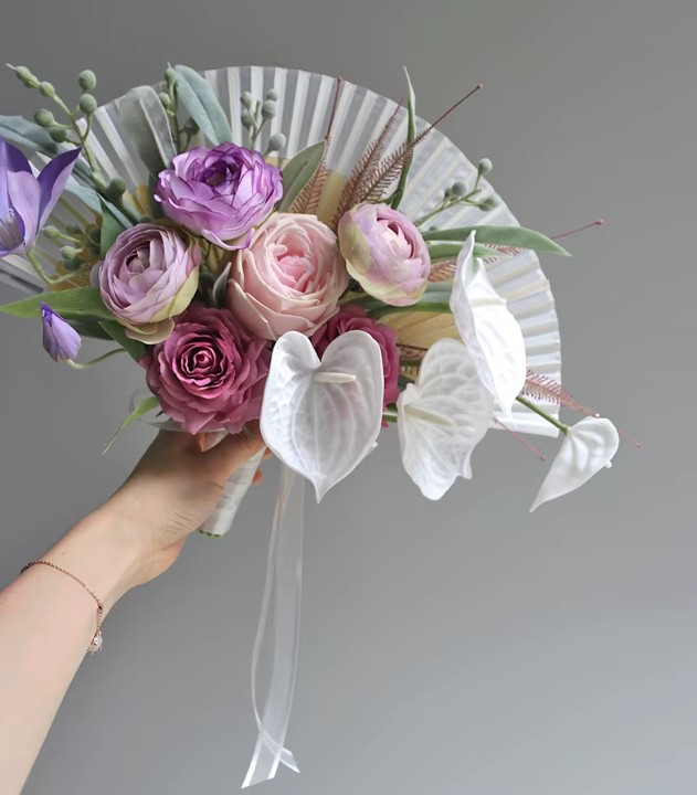Braut Blumenstrauß Ilkay in Vintage Stil Weiß mit Pfingstrosen und Calla 