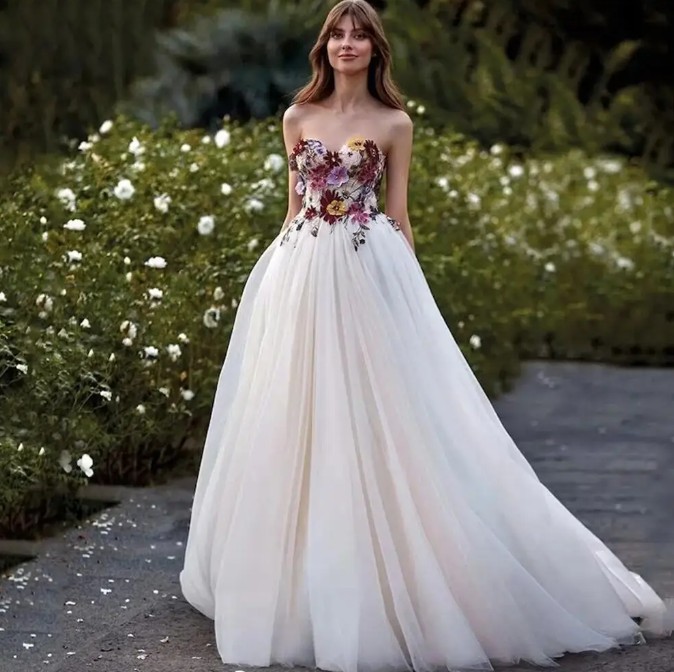 Schulterfreies Brautkleid Irene mit Bunte Blumen