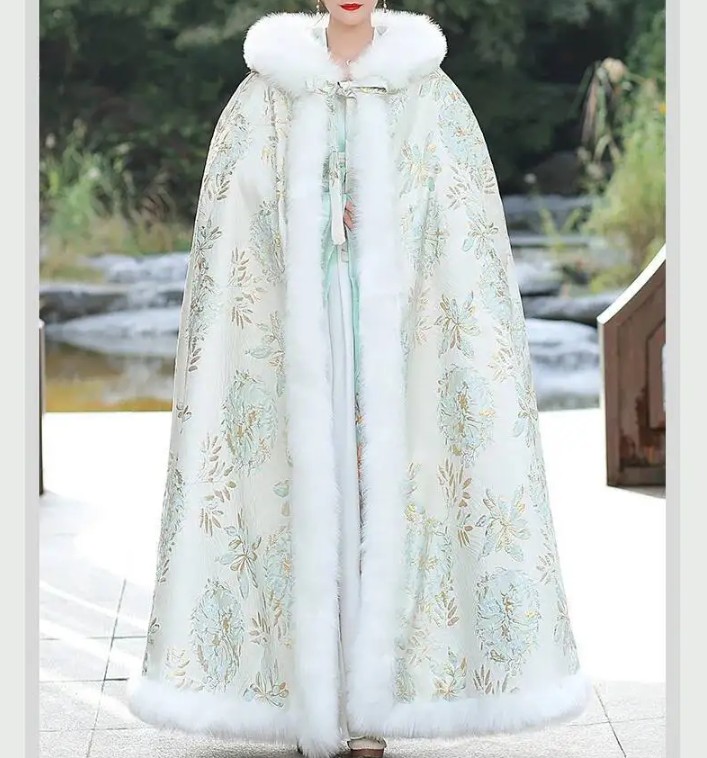Braut Mantel Cape Ilaria mit Kapuze und Stickereien 