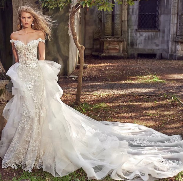 Meerjungfrau Brautkleid Evi mit Blumen Kristall Applikationen Schleppe Abnehmbar