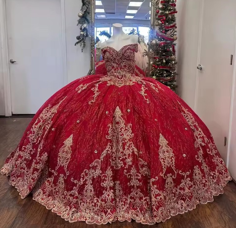 Schulterfreies Prinzessin Brautkleid Indra in Rot mit Spitze