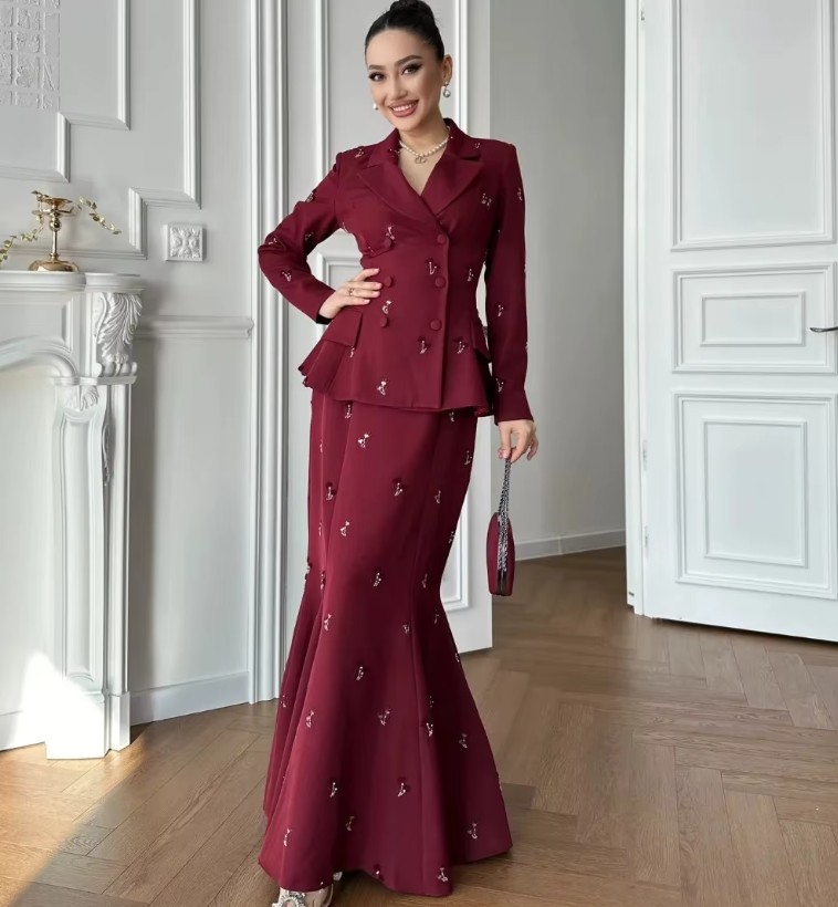 Meerjungfrau Langarm Brautmutterkleid Ines 2026 In Rot mit Perlen Applikationen