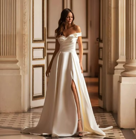 Schulterfreies Satin Brautkleid Inken mit Sexy Schlitz