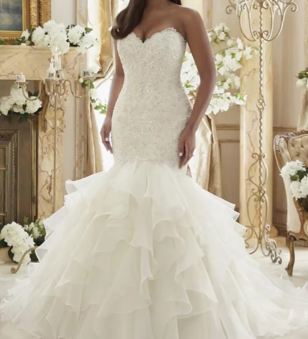 Schulterfreies Meerjungfrau Brautkleid Jaqueline mit Spitze Pailletten und Volants