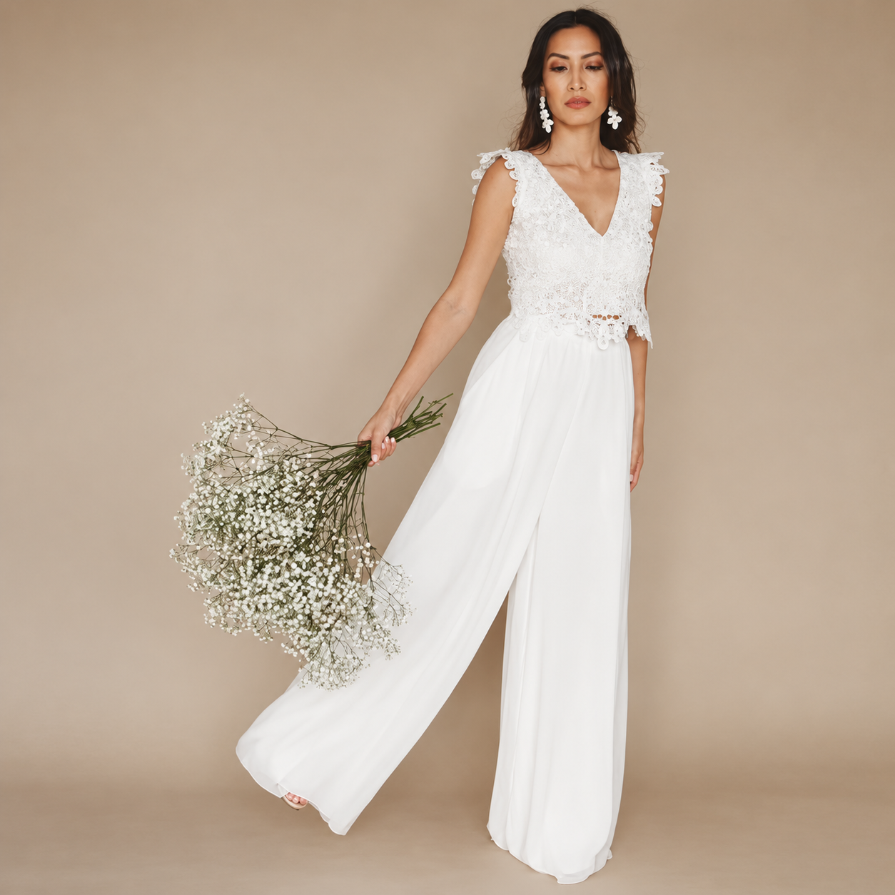 Boho Braut Jumpsuit mit Spitze – Rückenfreies Hochzeitsoutfit aus Chiffon