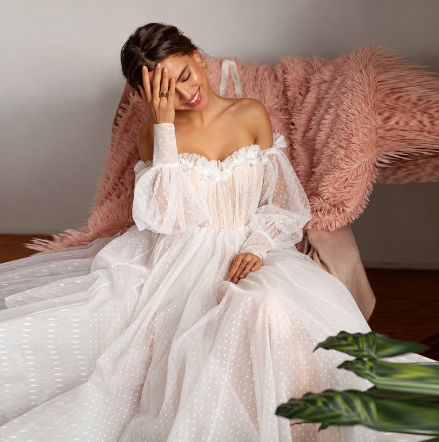 Standesamtkleid mit Puffärmeln – A-Linie aus Dot-Tüll